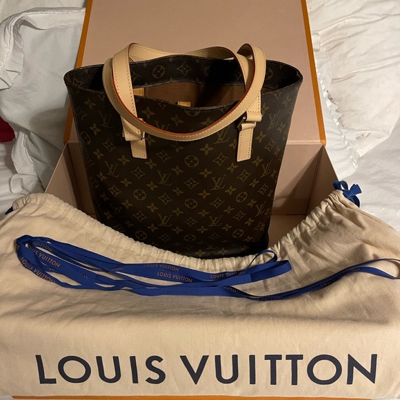 LV tote bag, well taken care off, comes with box and bag, make me an offer - Picture 7 of 7